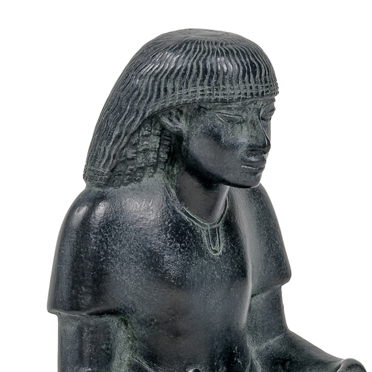 Détail de la statuette Nebmertouf protégé par le dieu Thot