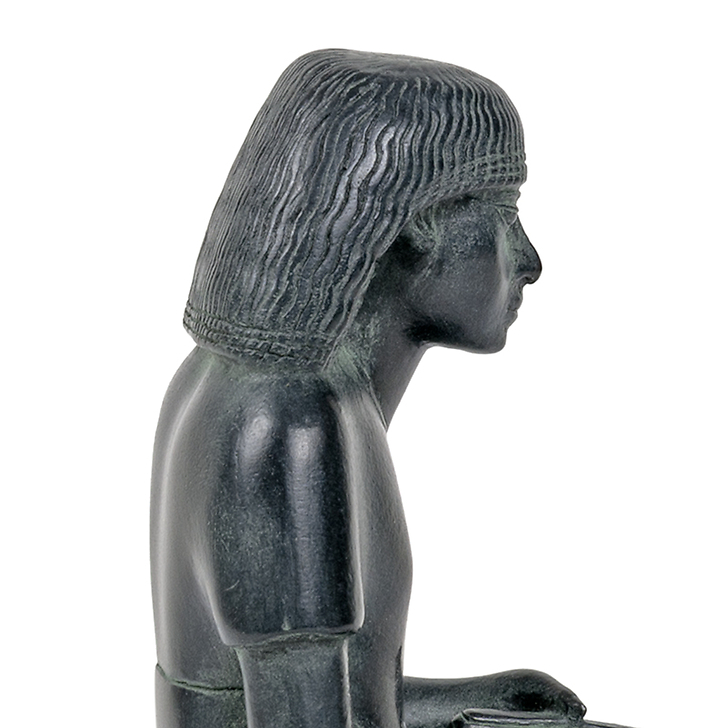 Detail of the Nebmerutef statuette protected by the god Thoth