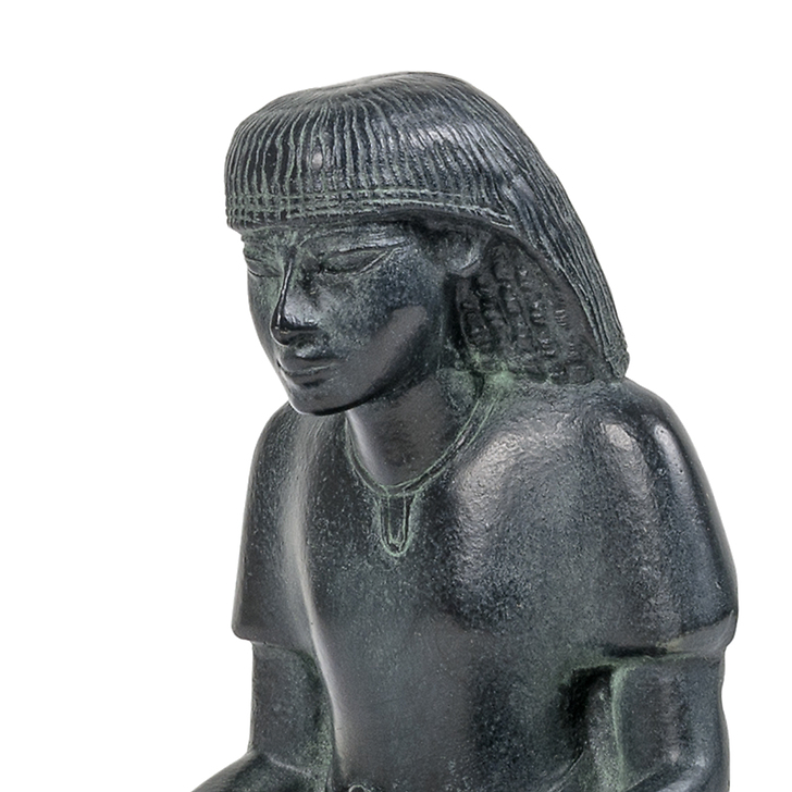 Détail de la statuette Nebmertouf protégé par le dieu Thot