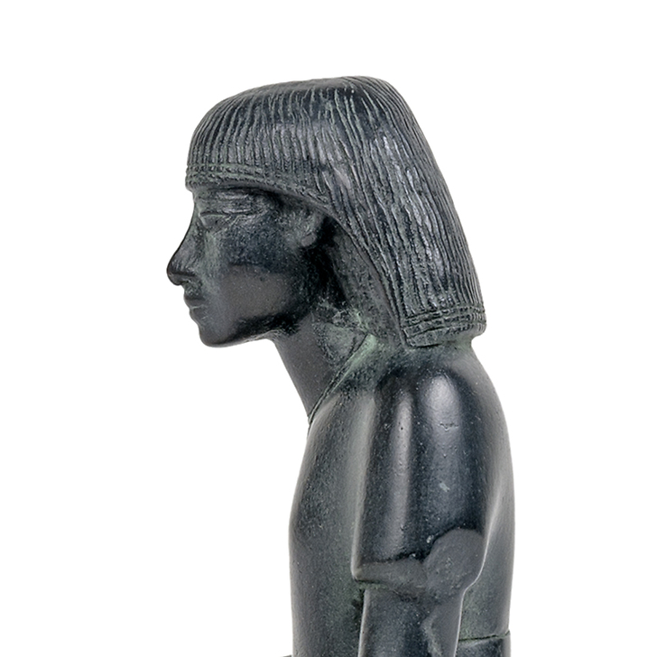 Detail of the Nebmerutef statuette protected by the god Thoth