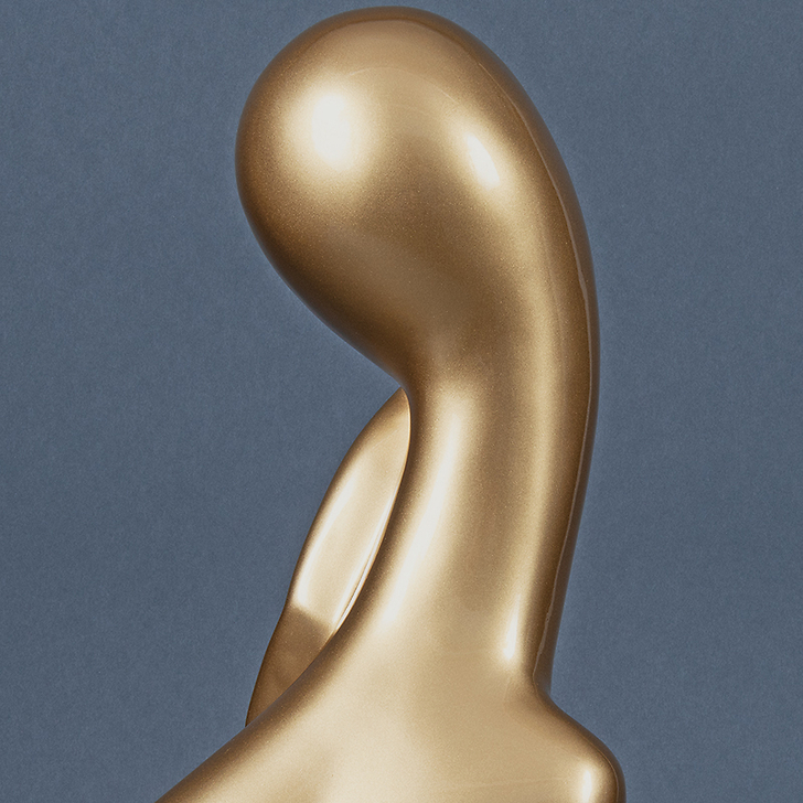 Jeune fille aux mains repliées